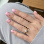 Wiosenne przebudzenie na paznokciach – TOP 3 kolory, które zdominują ten sezon